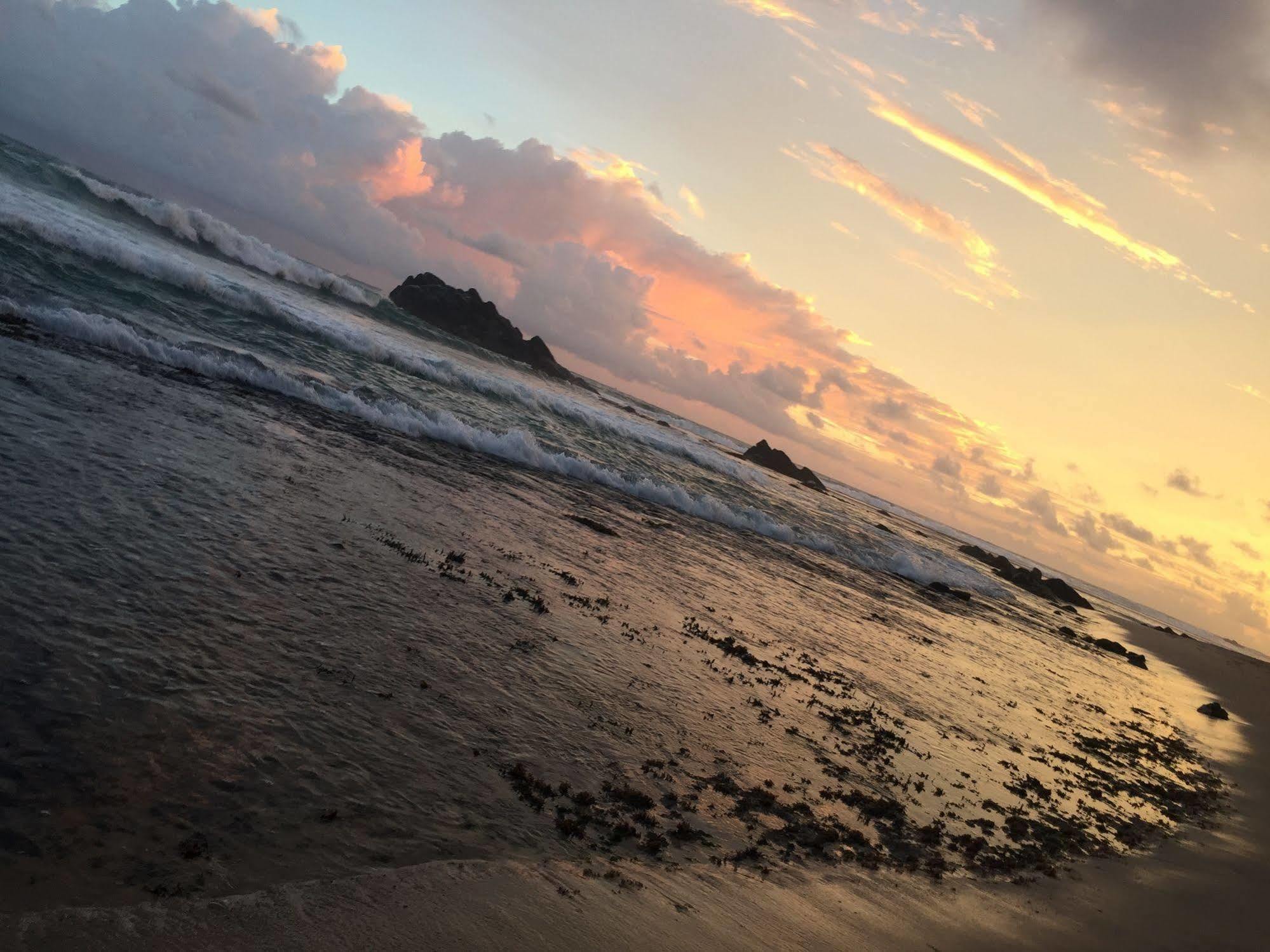 Blue Sky Beach Resort ウナワトゥナ エクステリア 写真